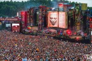 TommorowWorld 2015 - Huge crowds lured by dance music, with pagan symbolism and ritual